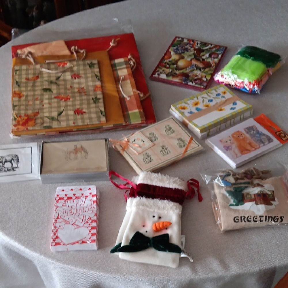 Festive Holiday Gift Bags and Cards Set